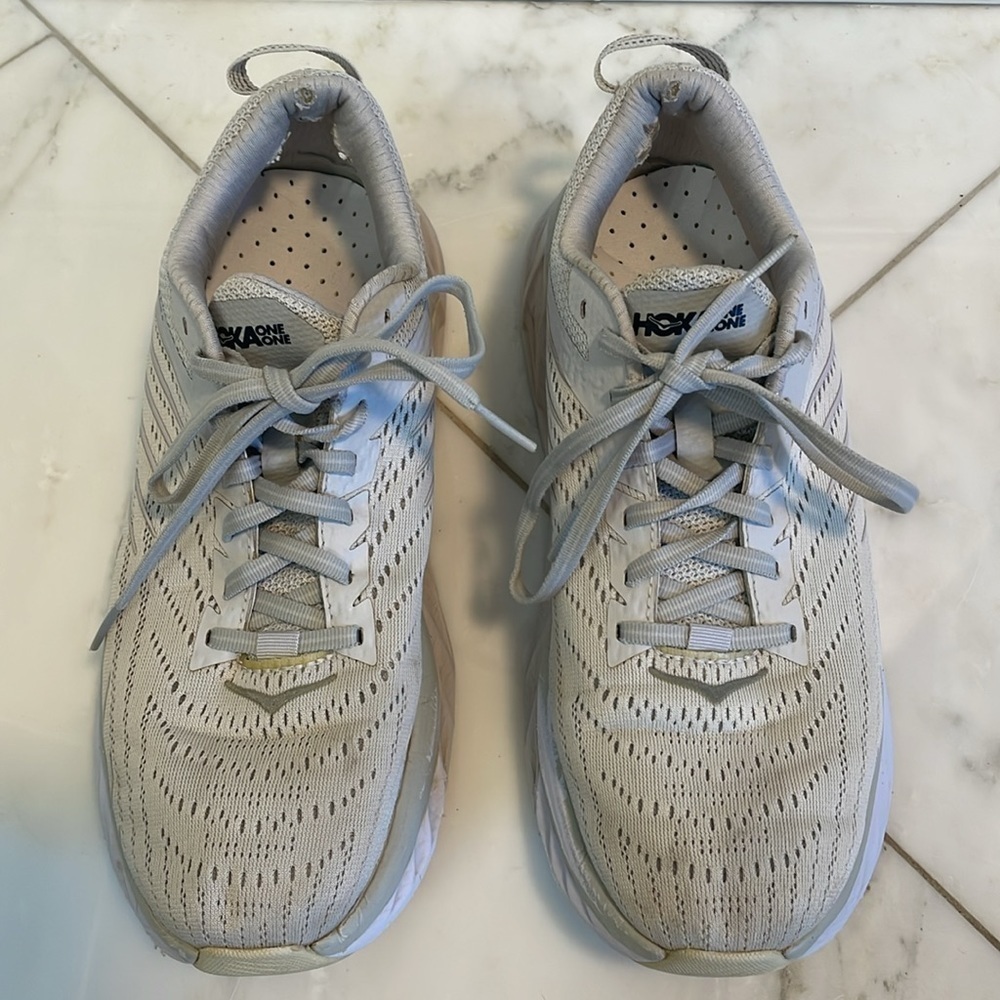 Hoka Arahi 4 cream/off-white knit runner, size 9 men’s, women’s 10.5/11 - Picture 4 of 10